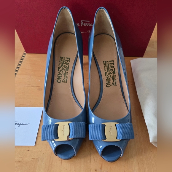 Salvatore Ferragamo Logo Blue Patent Leather Open Toe Vara Shoes 8.5/ 39.5 - Picture 3 of 16